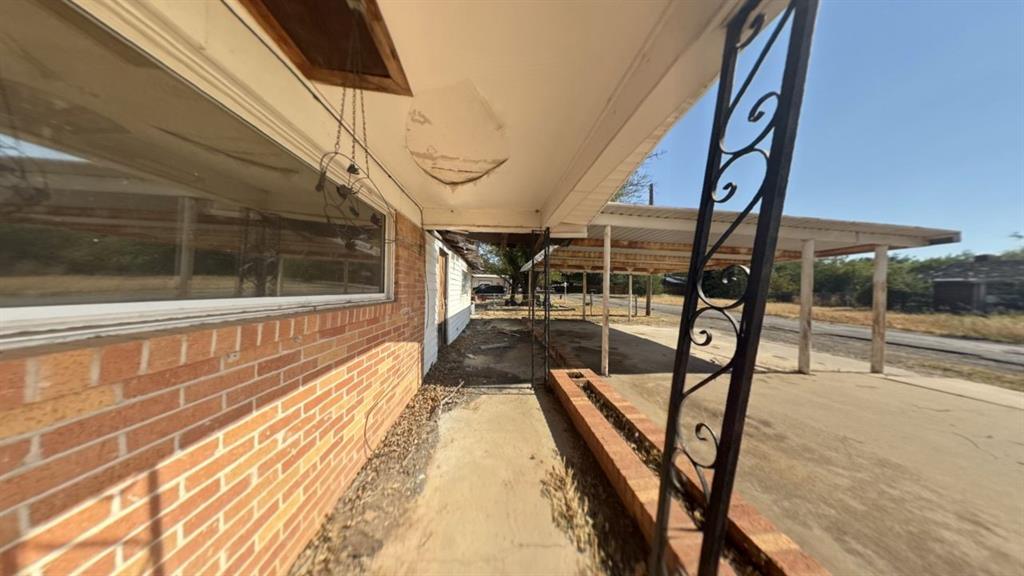 310 Combs Street Property Photo 24