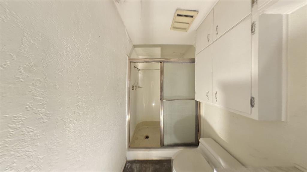 310 Combs Street Property Photo 25
