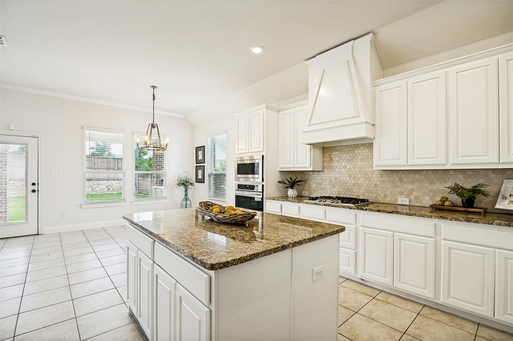 2618 Long Common Property Photo 3