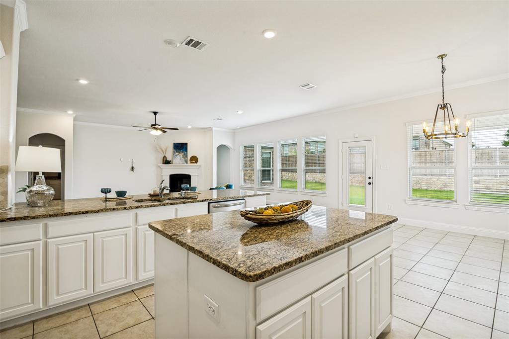 2618 Long Common Property Photo 4