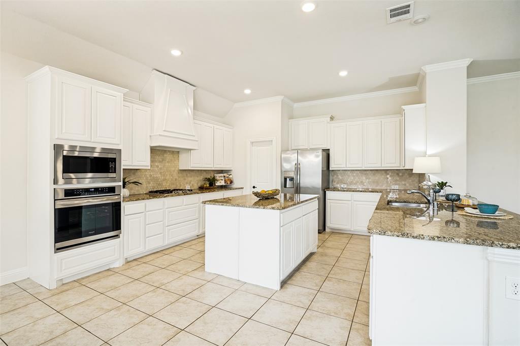 2618 Long Common Property Photo 5