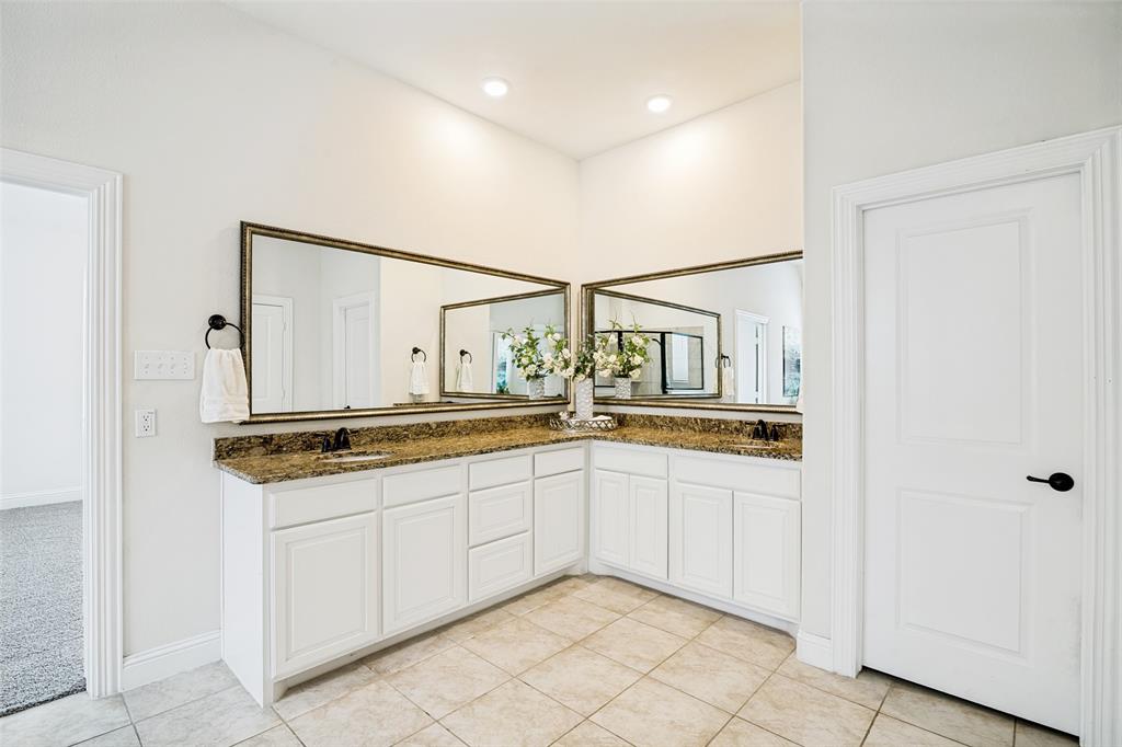2618 Long Common Property Photo 14