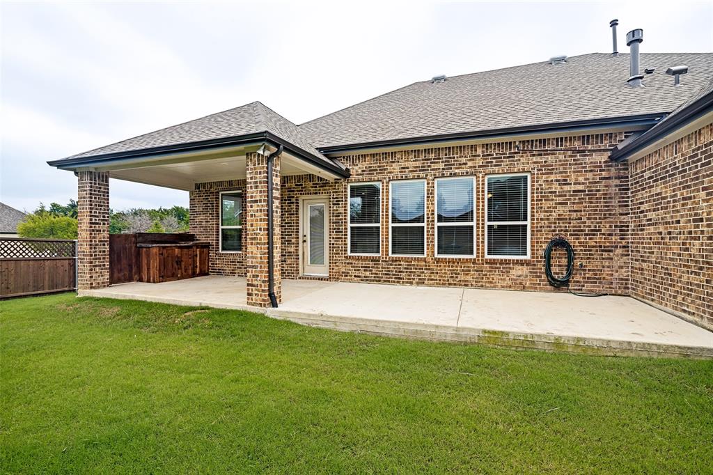 2618 Long Common Property Photo 21