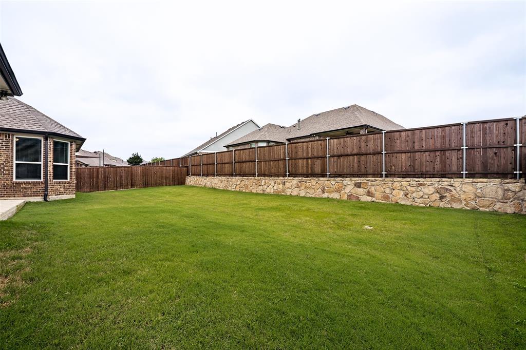 2618 Long Common Property Photo 22