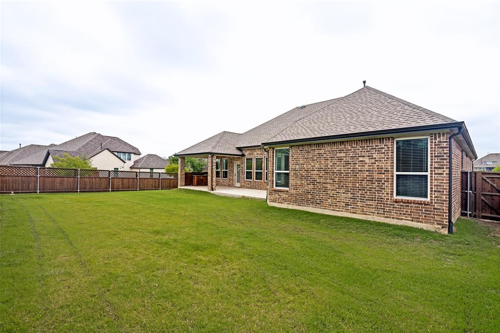 2618 Long Common Property Photo 24