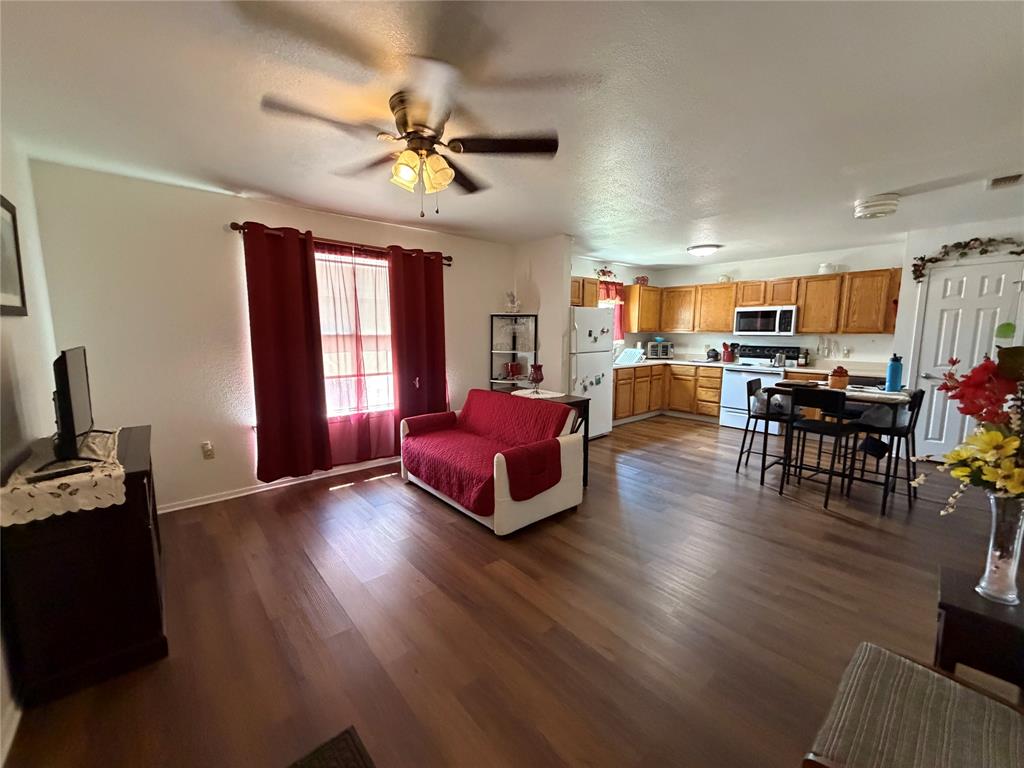 1101 N Stratton Street Property Photo 2