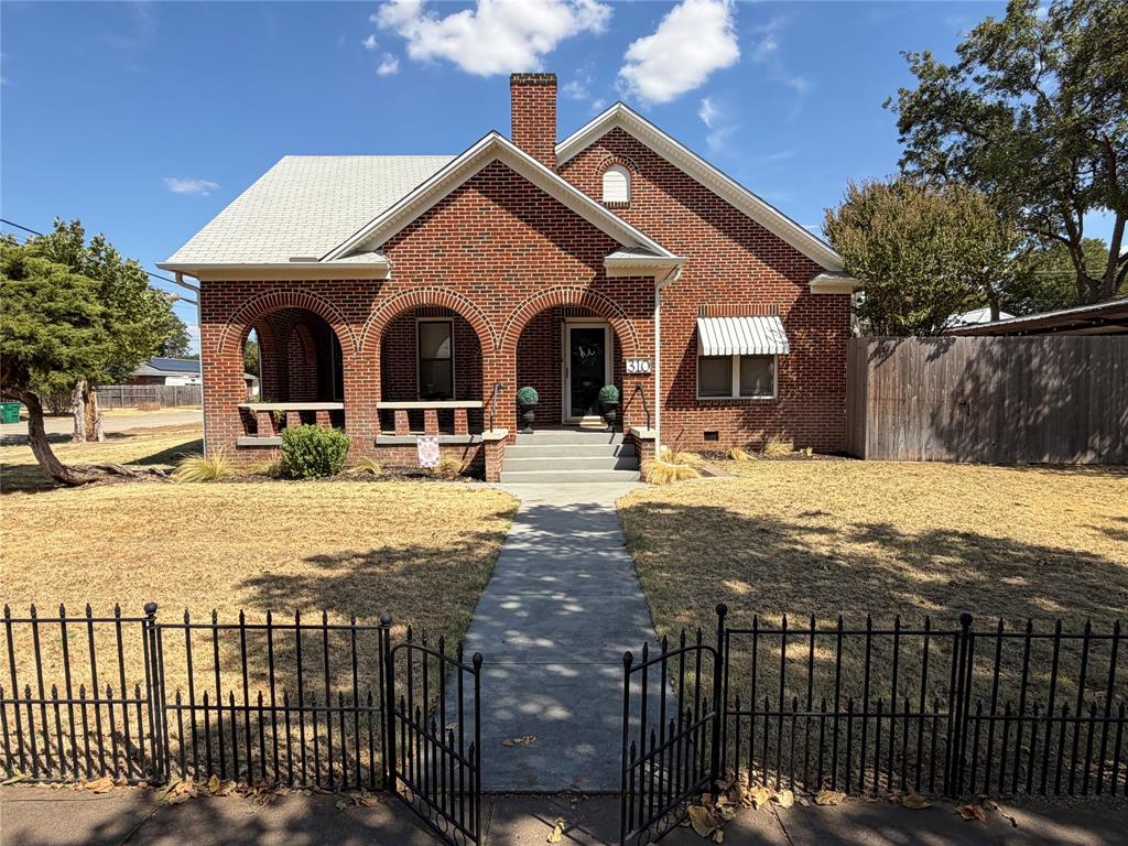 310 N Donald Street Property Photo 1