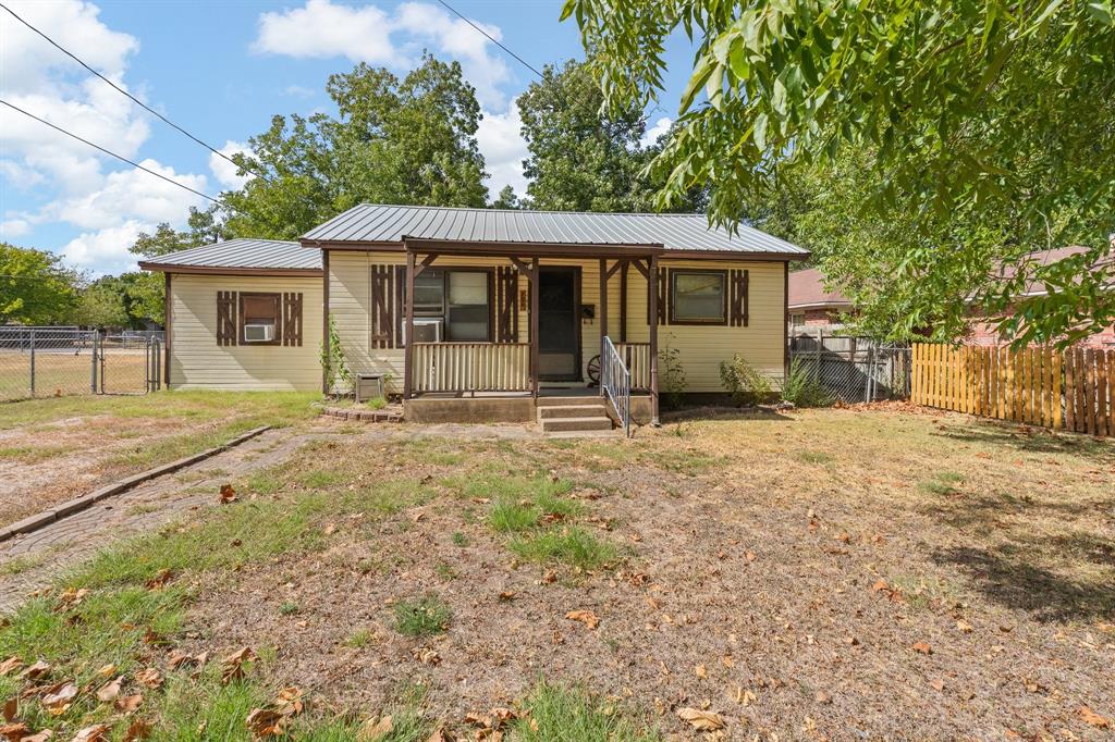 706 W Lone Star Avenue Property Photo 1
