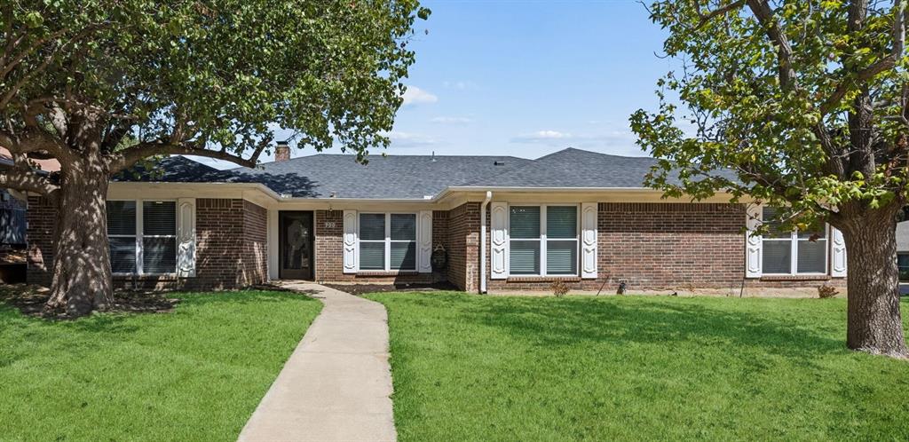 900 Rosewood Court Property Photo 1