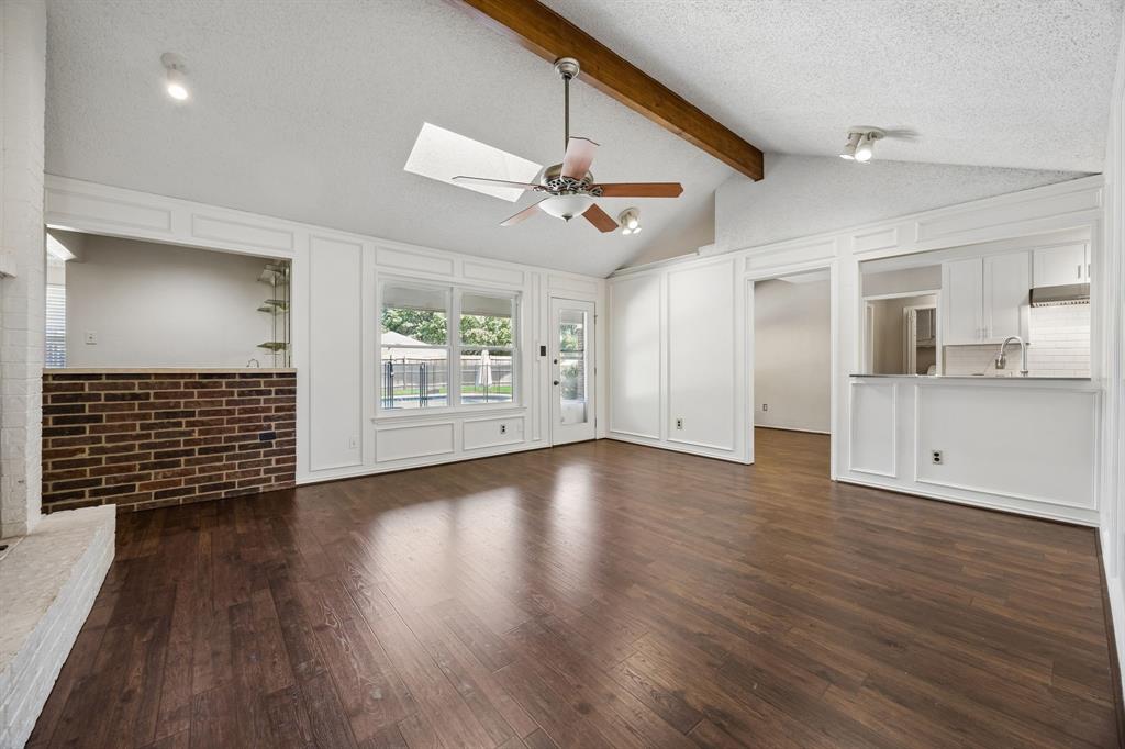 900 Rosewood Court Property Photo 8