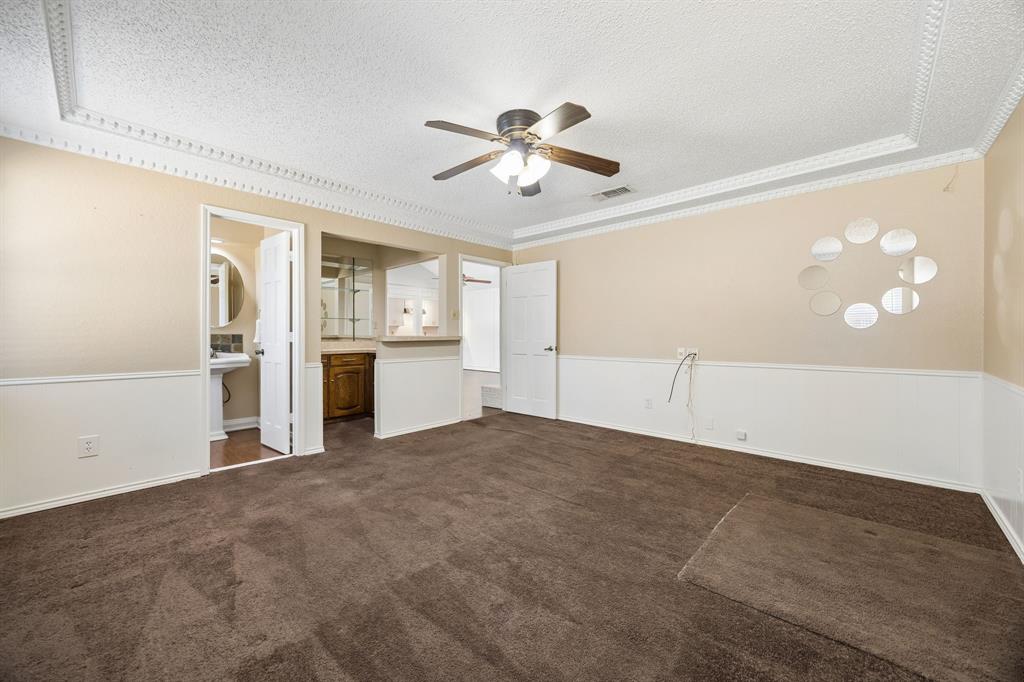 900 Rosewood Court Property Photo 9