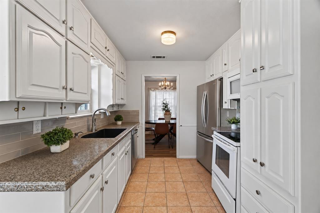 520 Circleview Drive Property Photo 8
