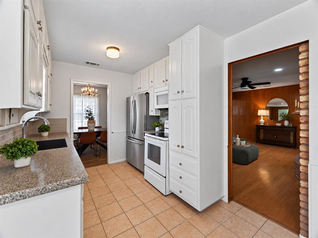 520 Circleview Drive Property Photo 10