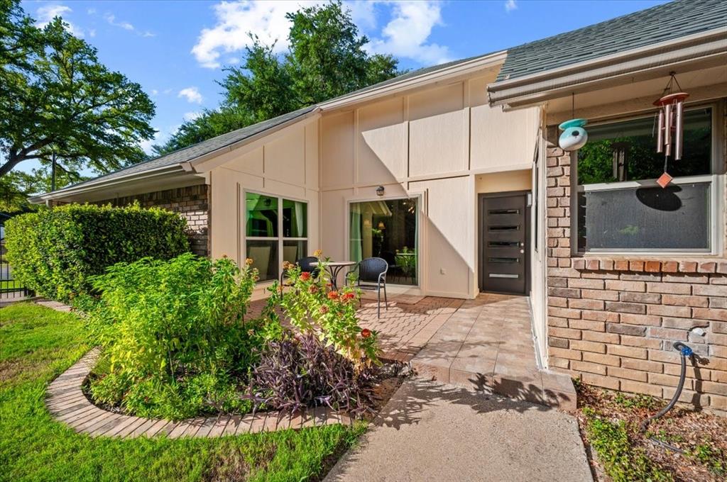 805 Shadycreek Court Property Photo 4