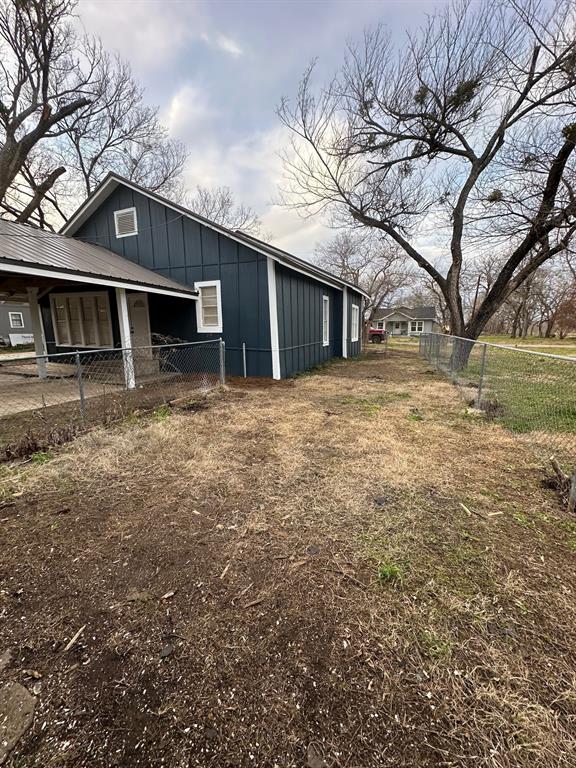 413 E 3rd Street Property Photo 19