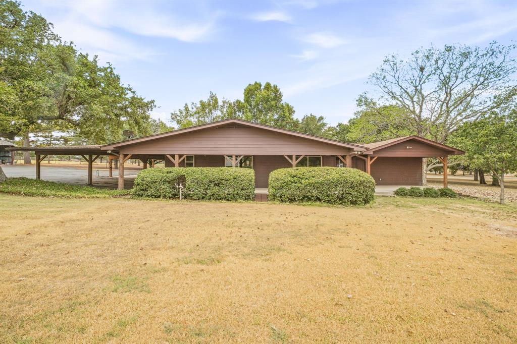 780 Highway 587 Property Photo 2