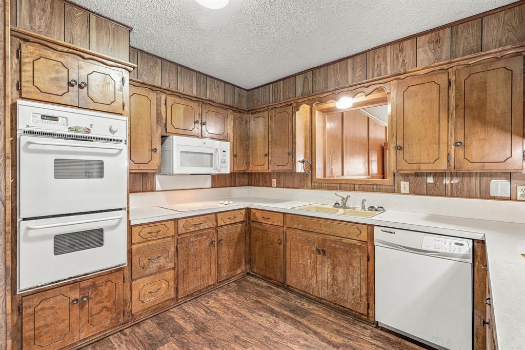 780 Highway 587 Property Photo 10