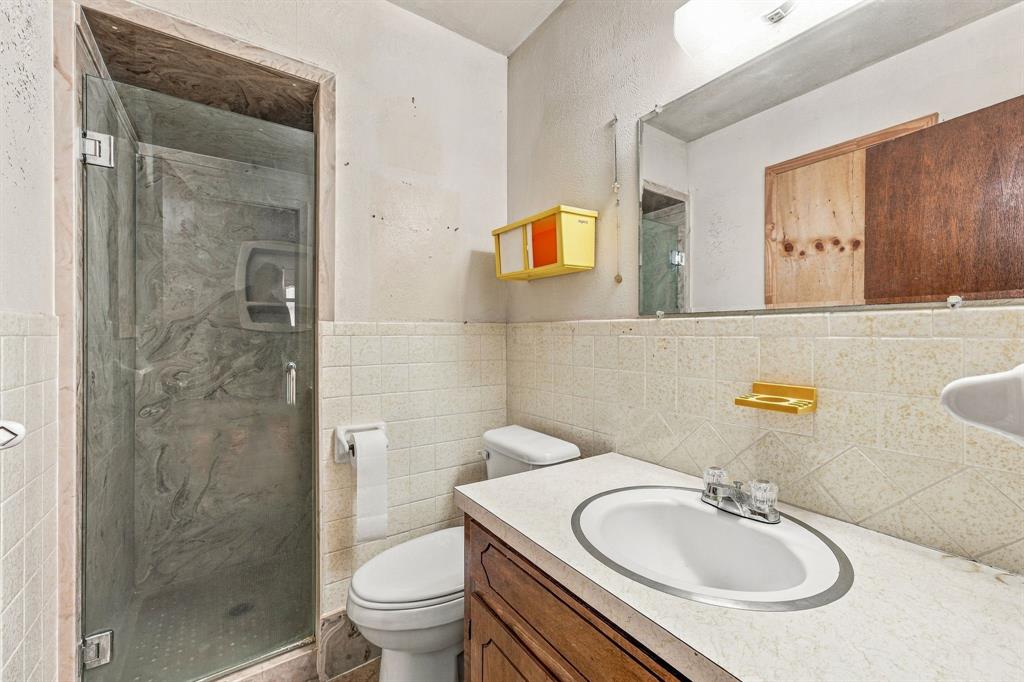 780 Highway 587 Property Photo 22