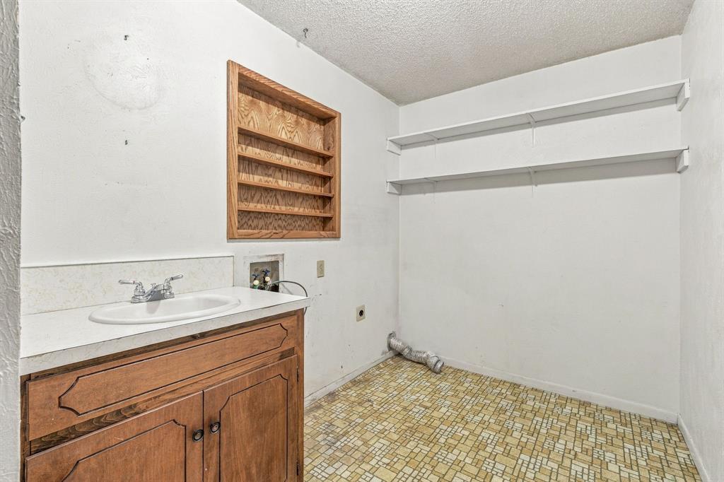 780 Highway 587 Property Photo 25