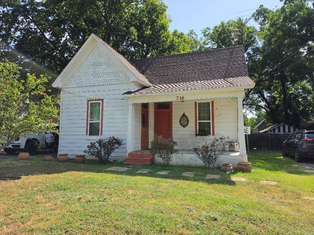 736 N Robinson Street Property Photo 1