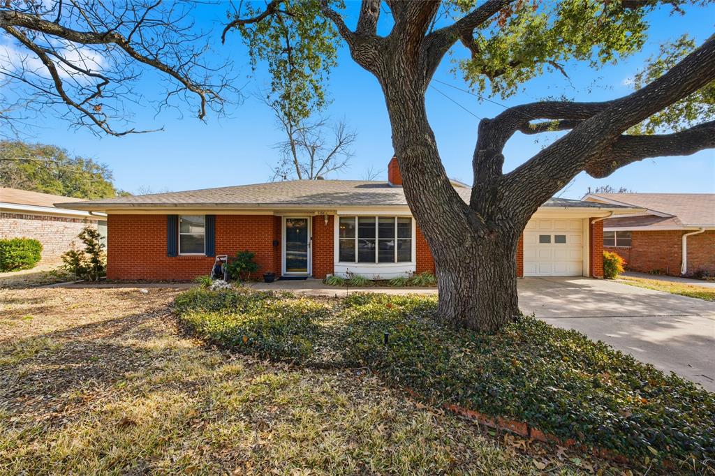 5318 Lake Lindenwood Drive Property Photo 1