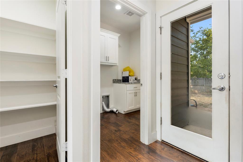 406 William Street Property Photo 15