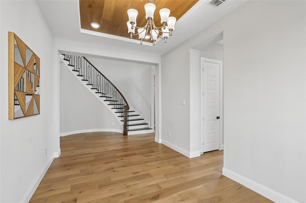 1128 Berkshire Way Property Photo 4