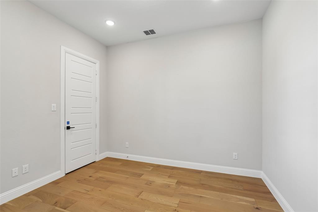 1128 Berkshire Way Property Photo 13