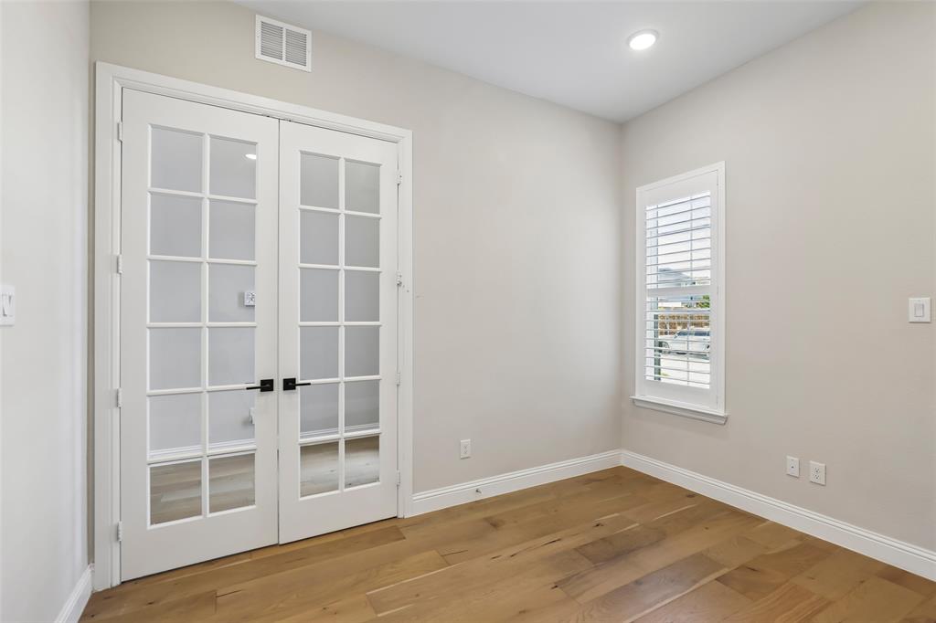 1128 Berkshire Way Property Photo 14