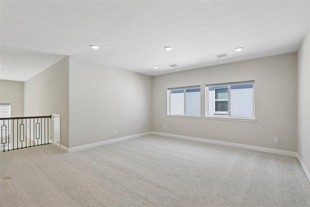 1128 Berkshire Way Property Photo 15