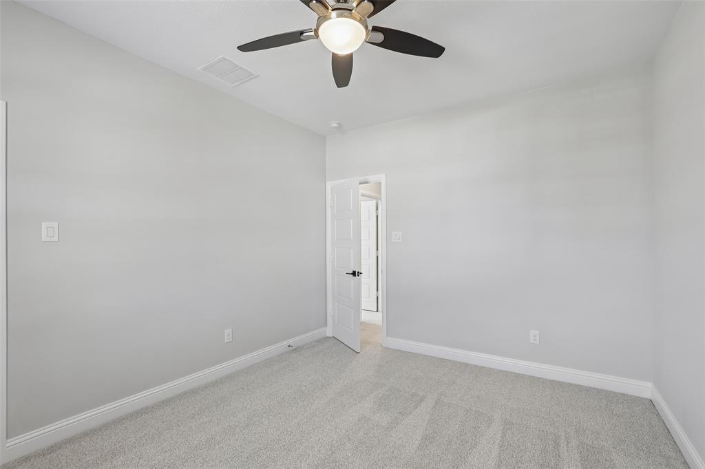 1128 Berkshire Way Property Photo 18