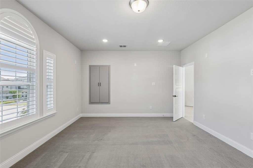 1128 Berkshire Way Property Photo 27