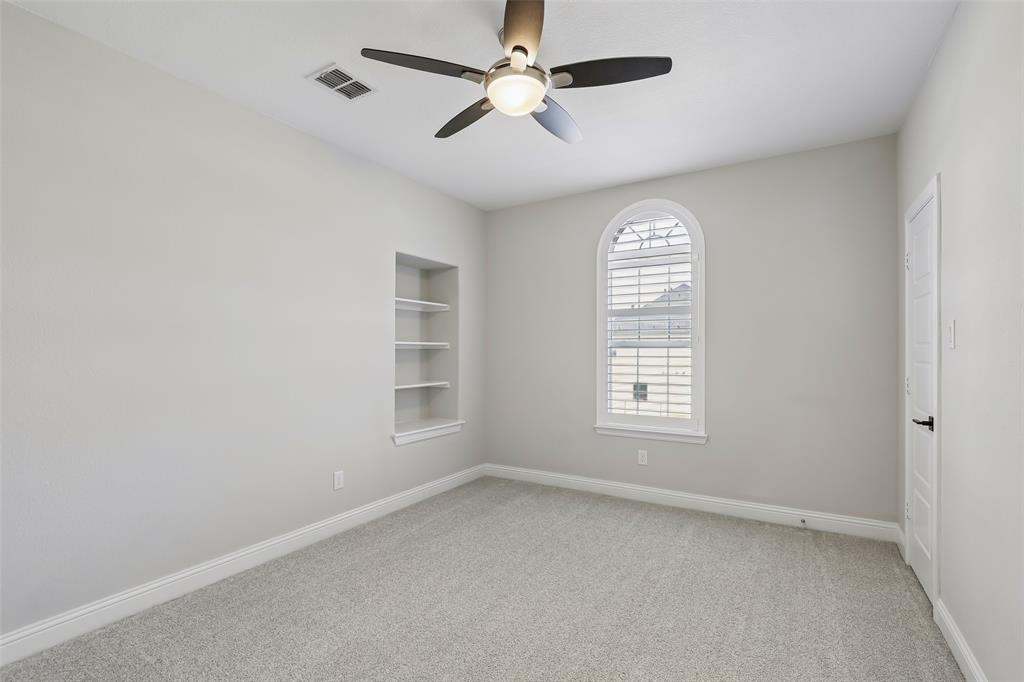 1128 Berkshire Way Property Photo 32