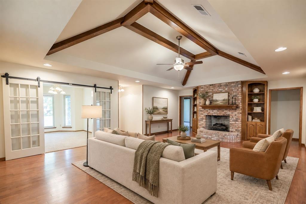 2526 Woodlake Drive Property Photo 3
