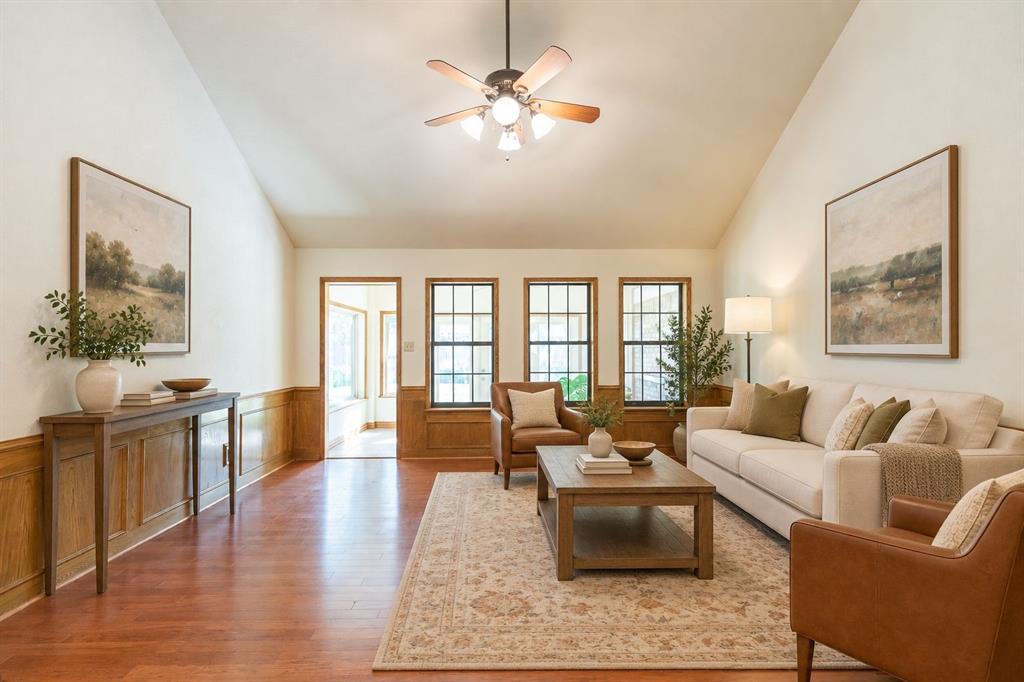 2526 Woodlake Drive Property Photo 4