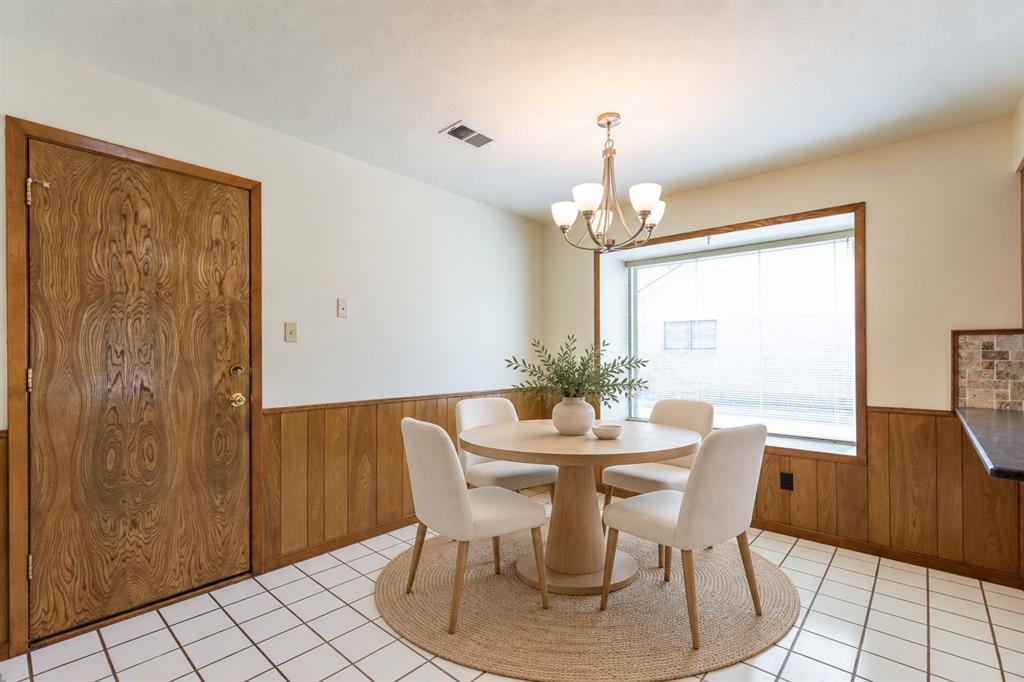 2526 Woodlake Drive Property Photo 9