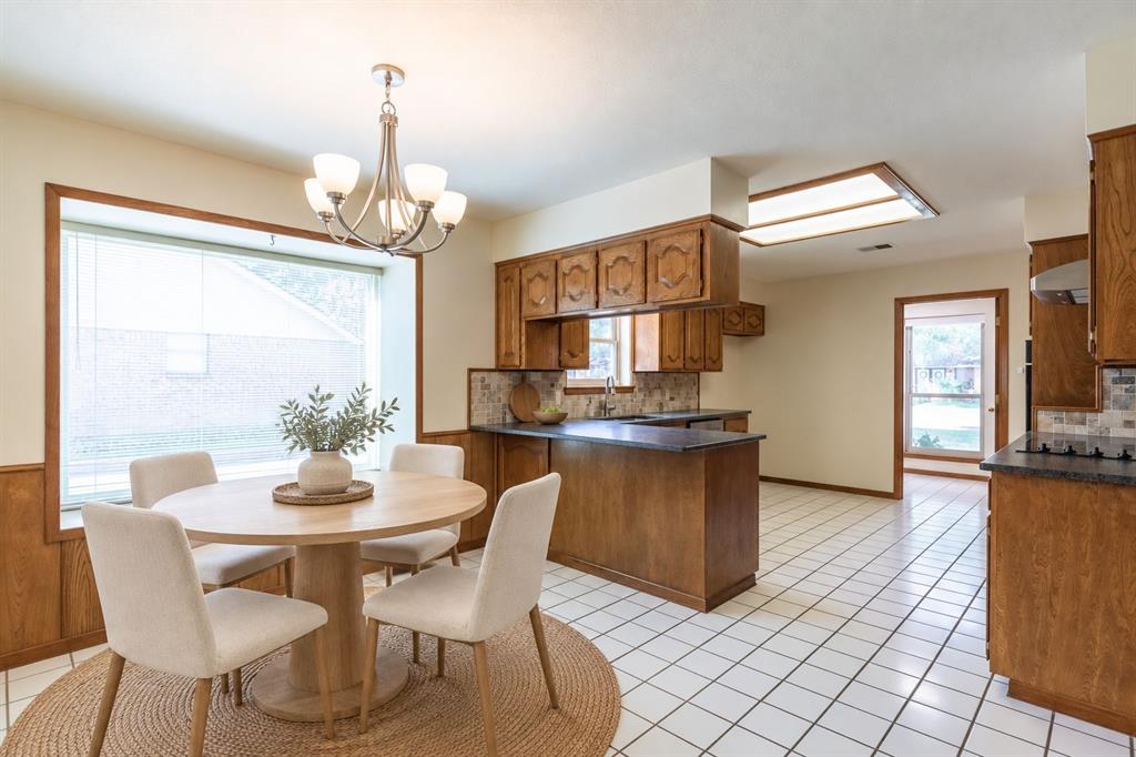 2526 Woodlake Drive Property Photo 10