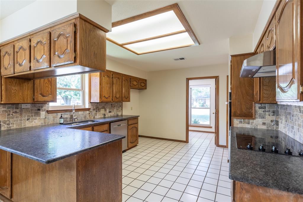 2526 Woodlake Drive Property Photo 18