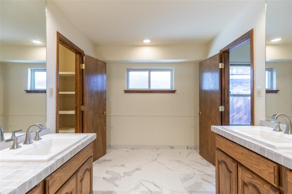2526 Woodlake Drive Property Photo 23