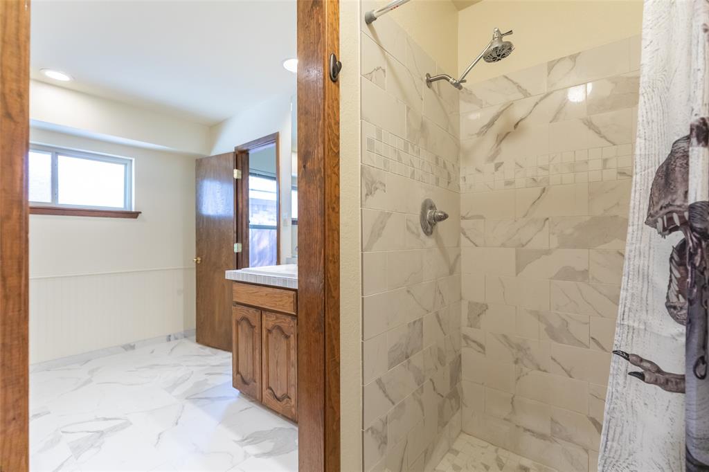 2526 Woodlake Drive Property Photo 24