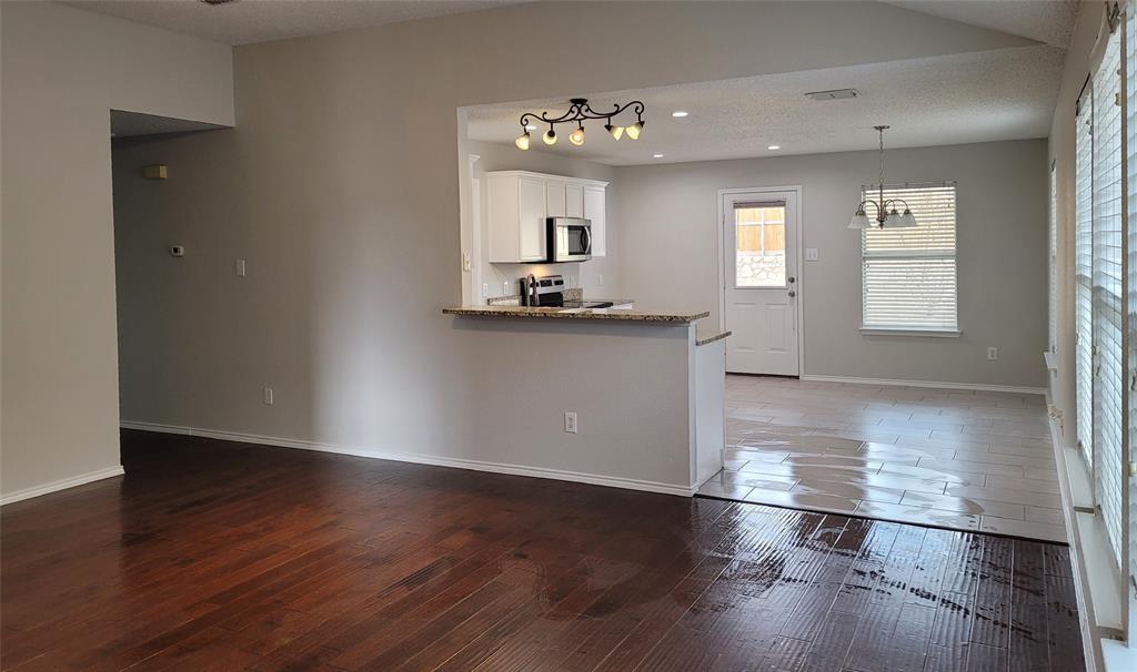 1706 Willow Way Property Photo 4