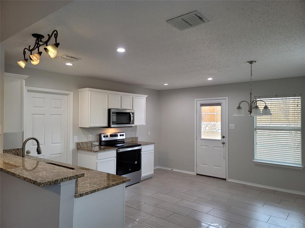 1706 Willow Way Property Photo 5