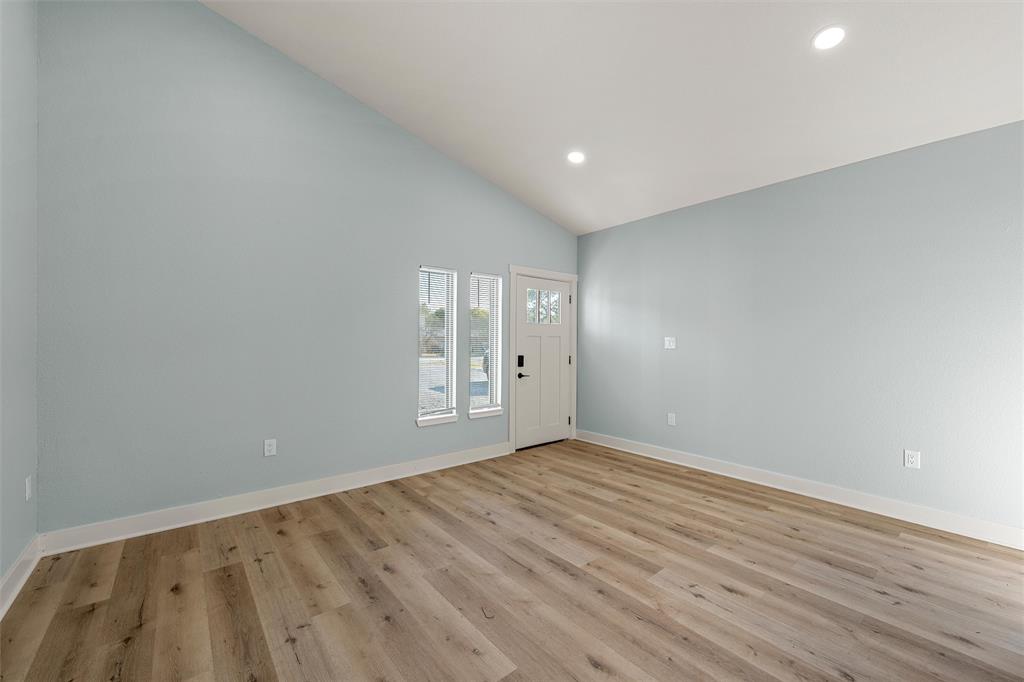711 4th Street Property Photo 3