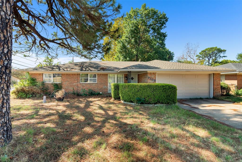 2500 W Elm Street Property Photo 1