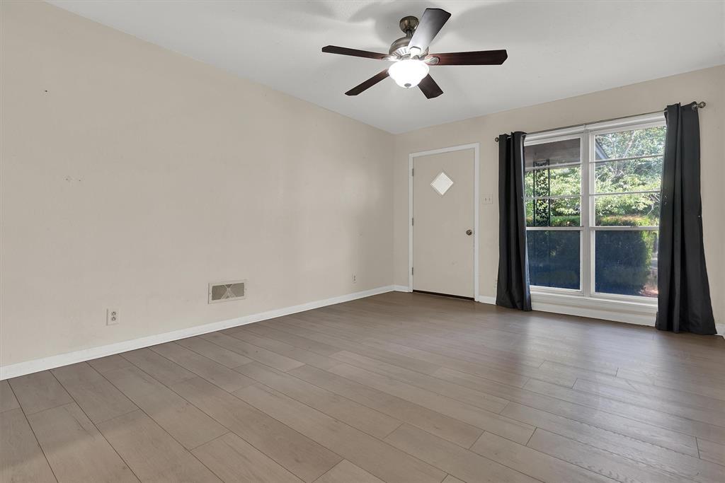 2500 W Elm Street Property Photo 3