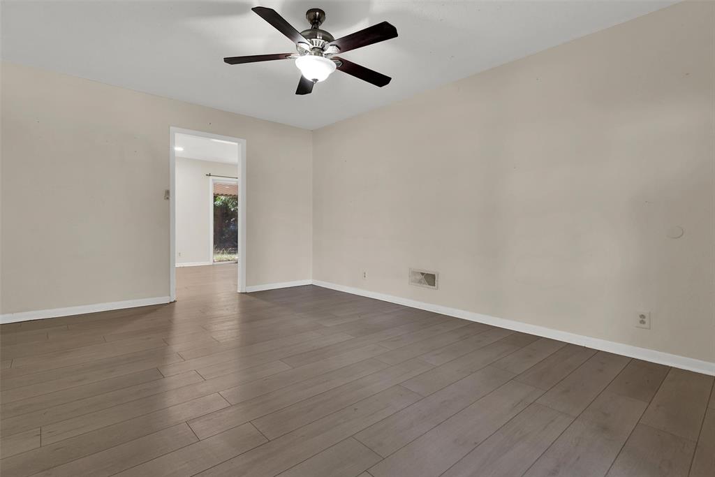 2500 W Elm Street Property Photo 4