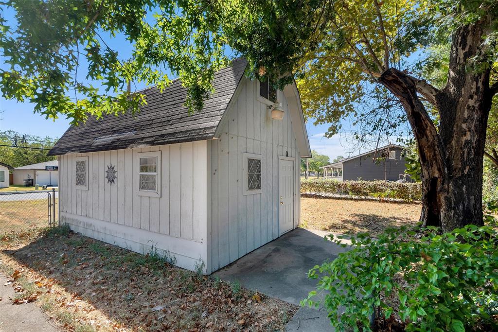 2500 W Elm Street Property Photo 17