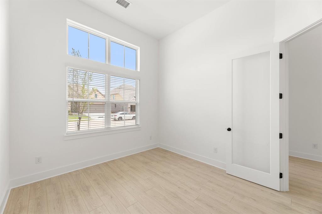 941 Freese Street Property Photo 8