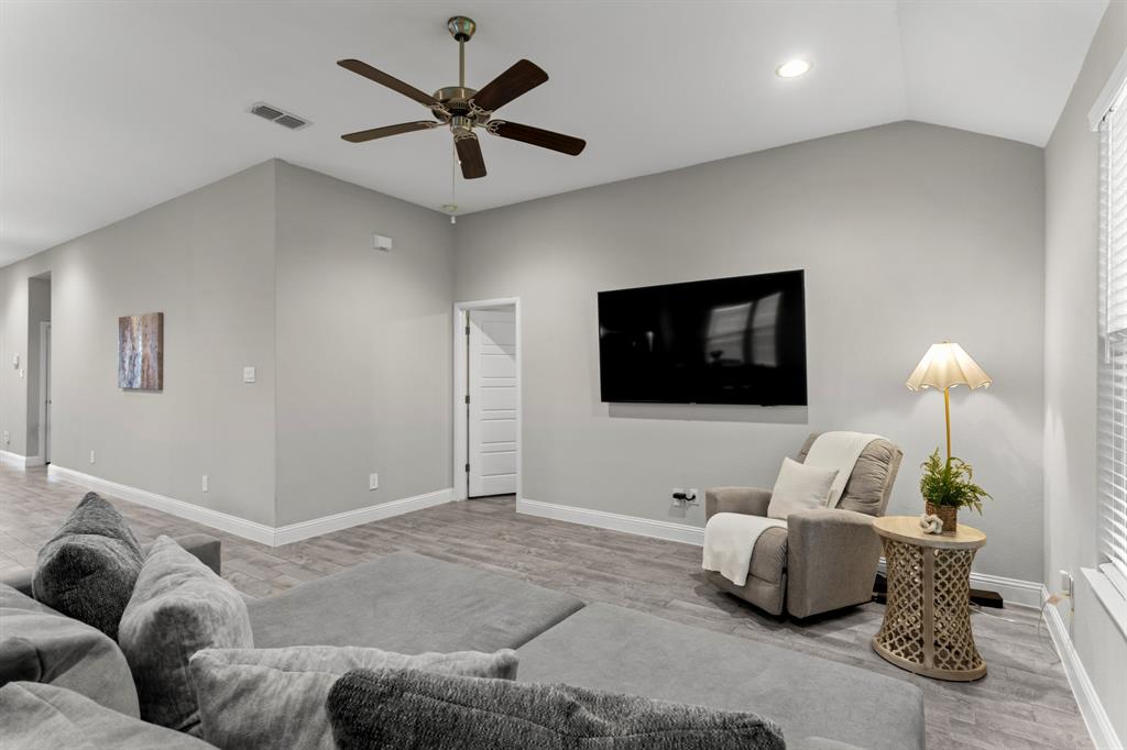 1604 Woodpecker Street Property Photo 23