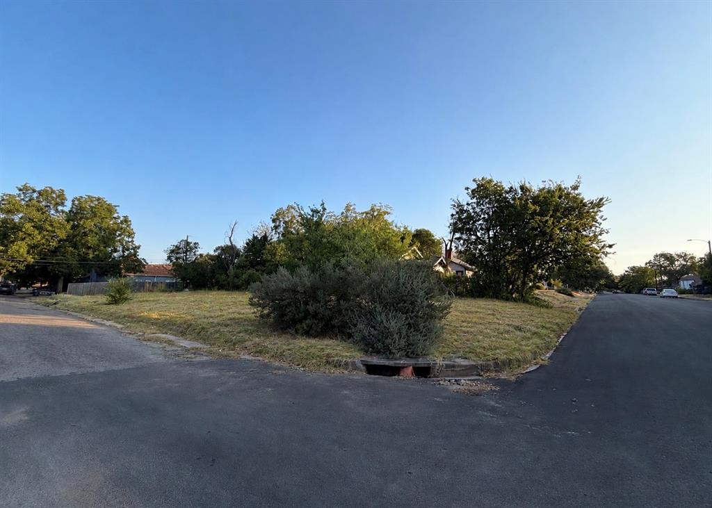 2025 Gorman Avenue Property Photo 1